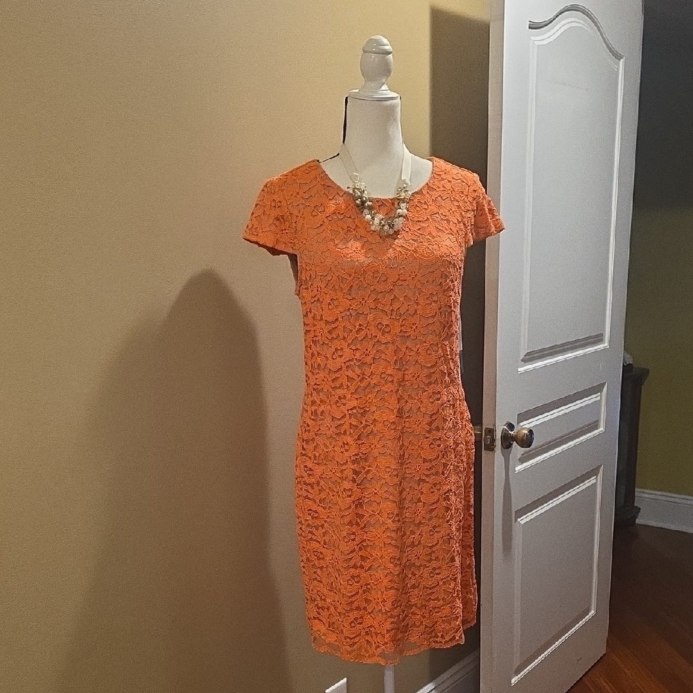 Chic Corally-Orange Lace Midi Dress